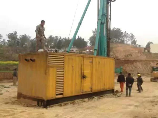 老城镇如何判断水冷式机油散热器密封件是否需要更换?